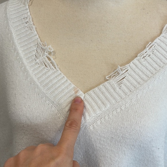 Pre-Loved V-Neck Cropped Sweater - Picture 2 of 6